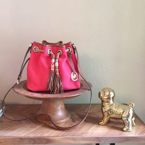 Micheal Kors bucket bag